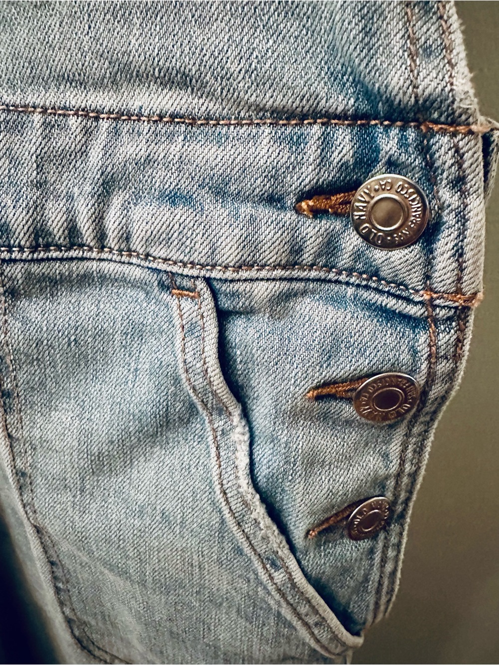 Old Navy Light Blue Distressed Denim Overalls Women’s Sz 8 Waist 30” Insm 26.5” - Picture 4 of 10